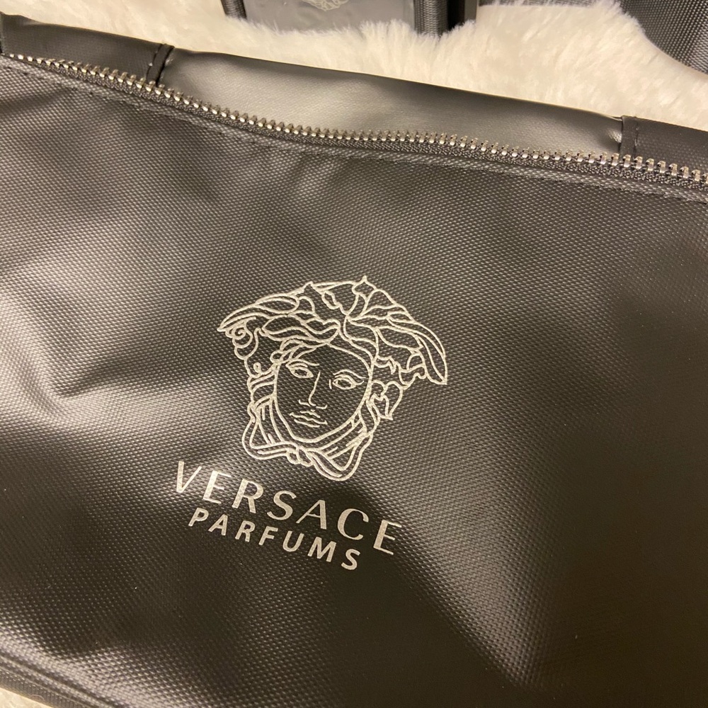 1 left! New Versace parfums Fanny pack bag - Picture 5 of 7